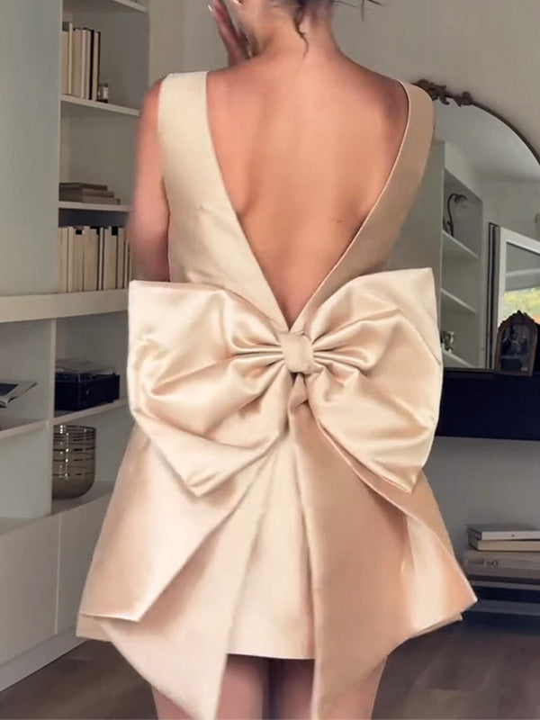 Elegant Backless Bow Dress