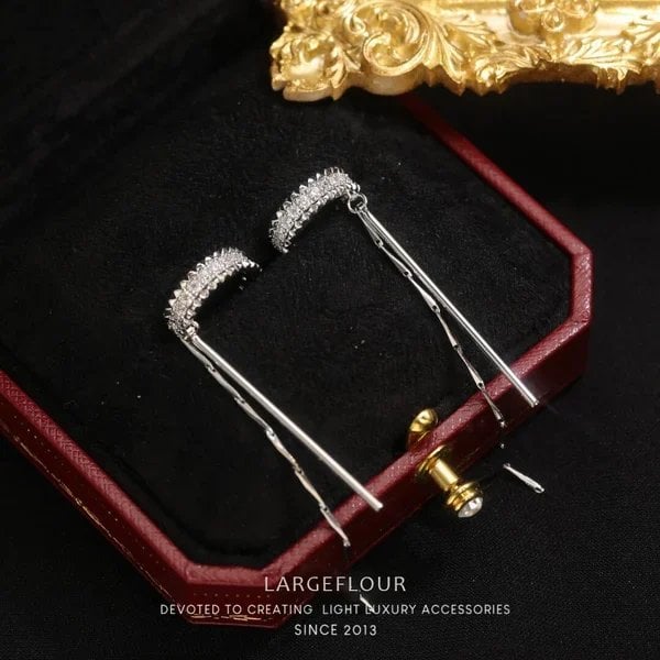 Cube molecular tassel long ear clip